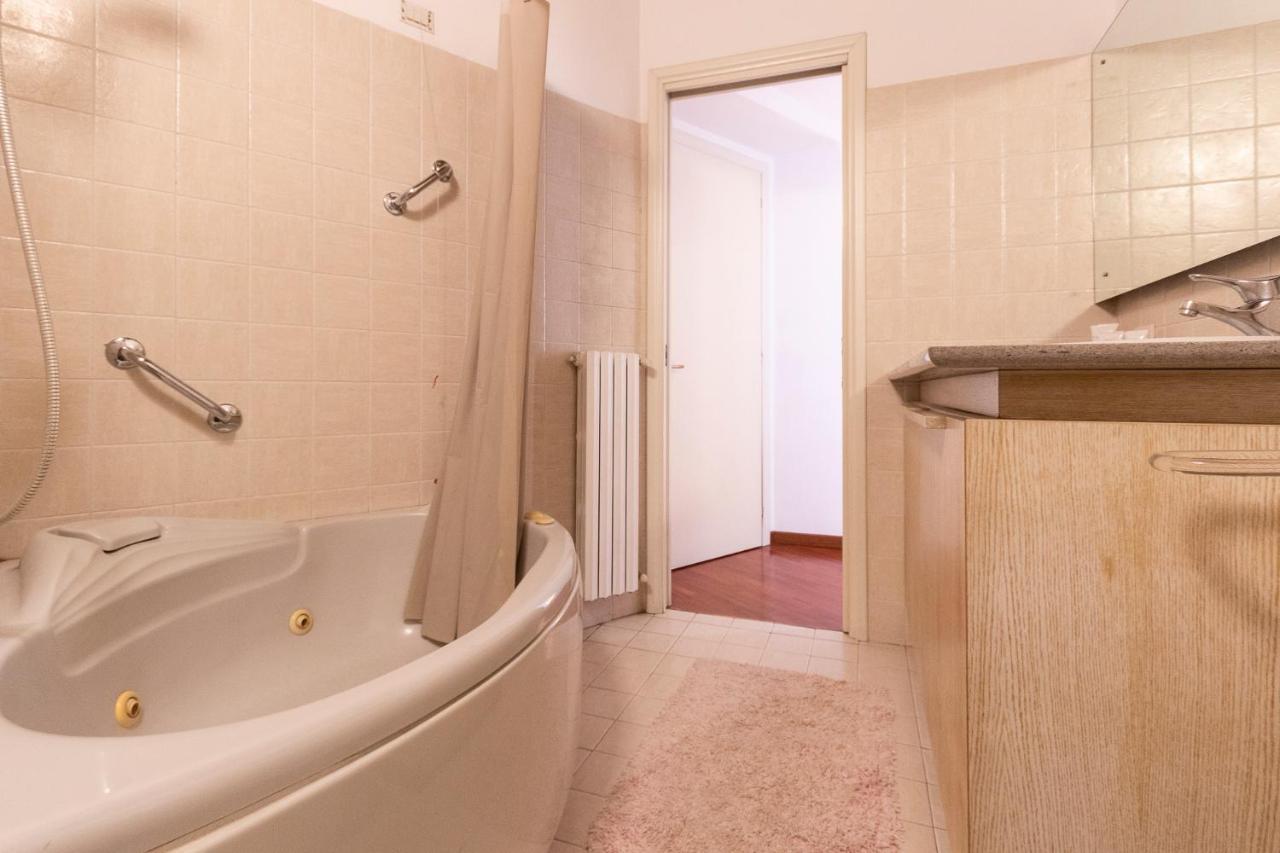 Anfiteatro Apartment In Brera มิลาน ภายนอก รูปภาพ